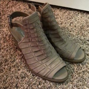 Jessica Simpson heels